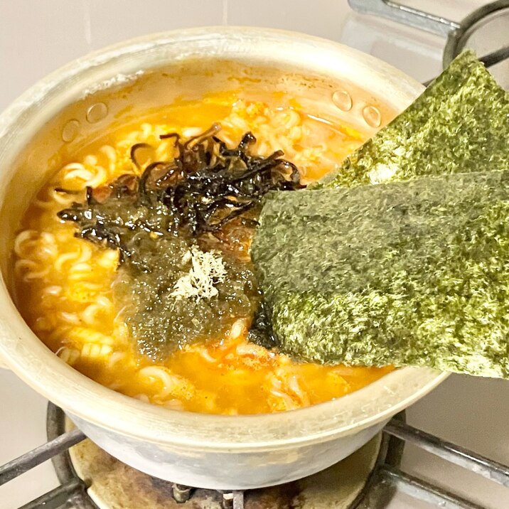 簡単☆純とろと塩昆布入り辛ラーメン